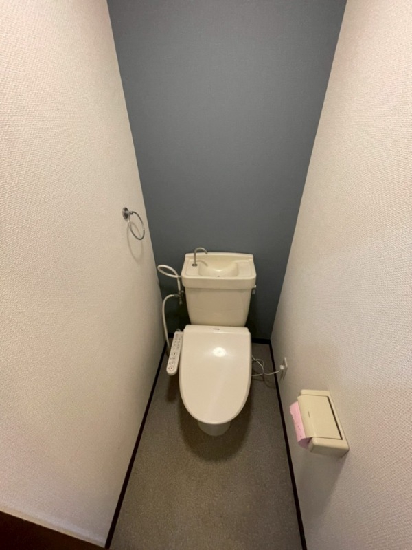 筑豊電気鉄道 穴生駅 徒歩8分 5階建 築38年のトイレ写真