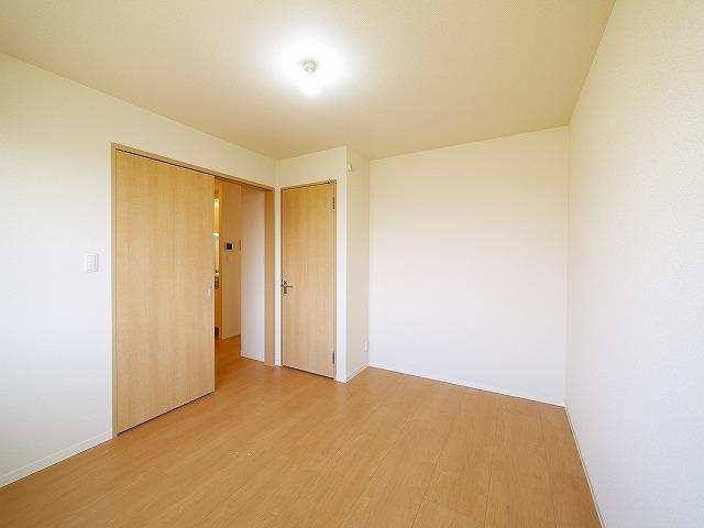 その他部屋・スペース　落ち着いて過ごせるお部屋なので、寝室にいかがでしょうか