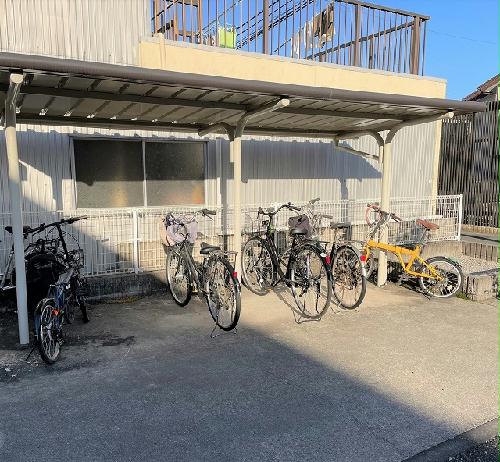 その他共有部分　屋根付き駐輪場完備
