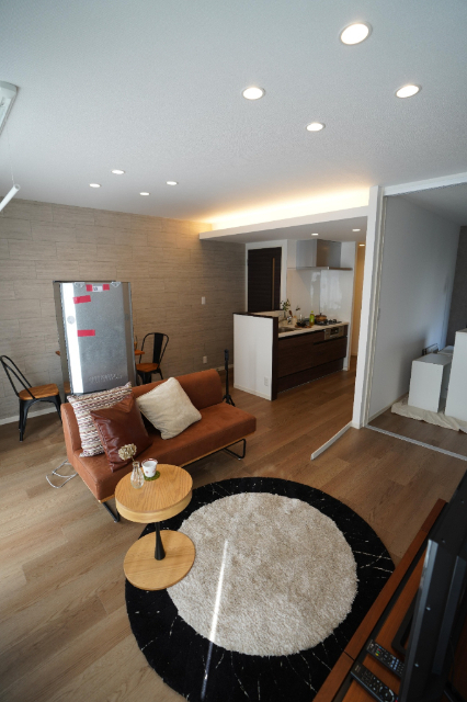 居室・リビング　同じ建物の別のお部屋