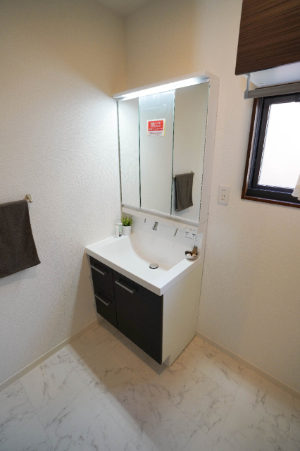 洗面設備　同じ建物の別のお部屋