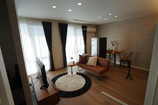 居室・リビング　同じ建物の別のお部屋