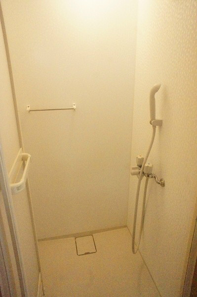 その他設備　専用シャワールームは清潔感がありますね！