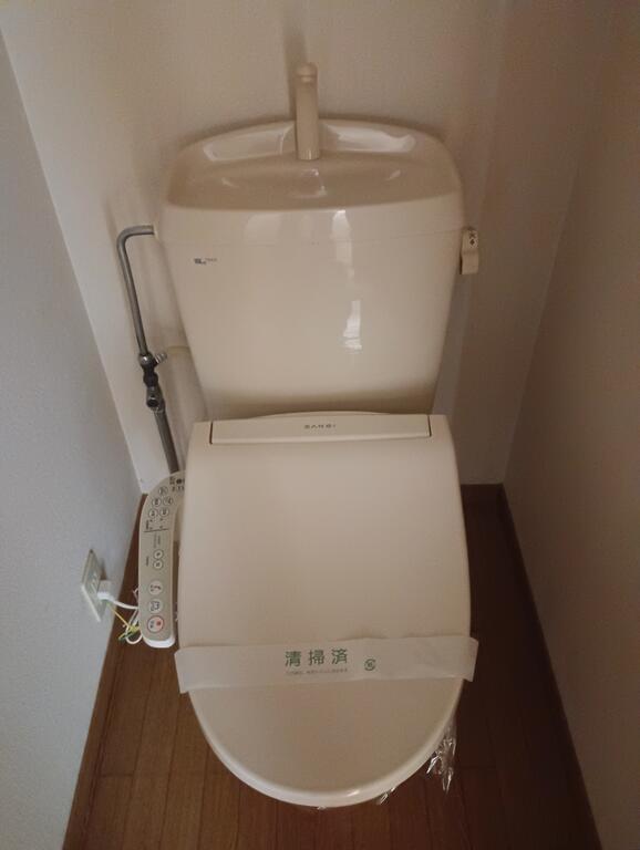 トイレ　ウォシュレット付はうれしいですね！