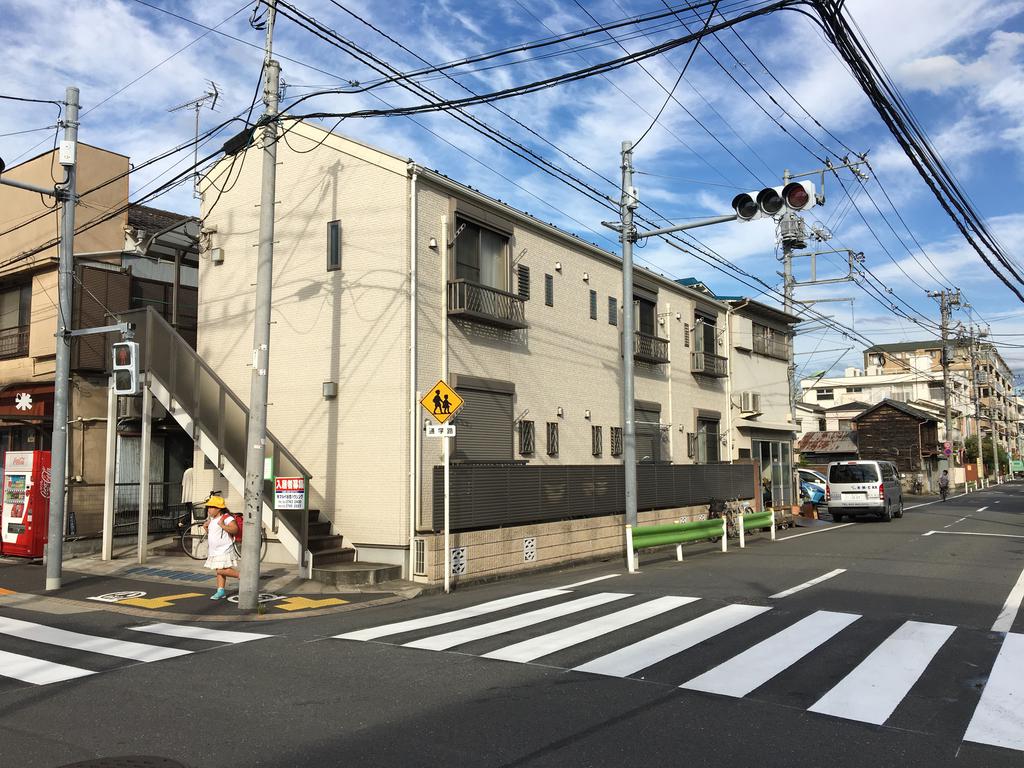 大田区東糀谷のアパートの建物外観