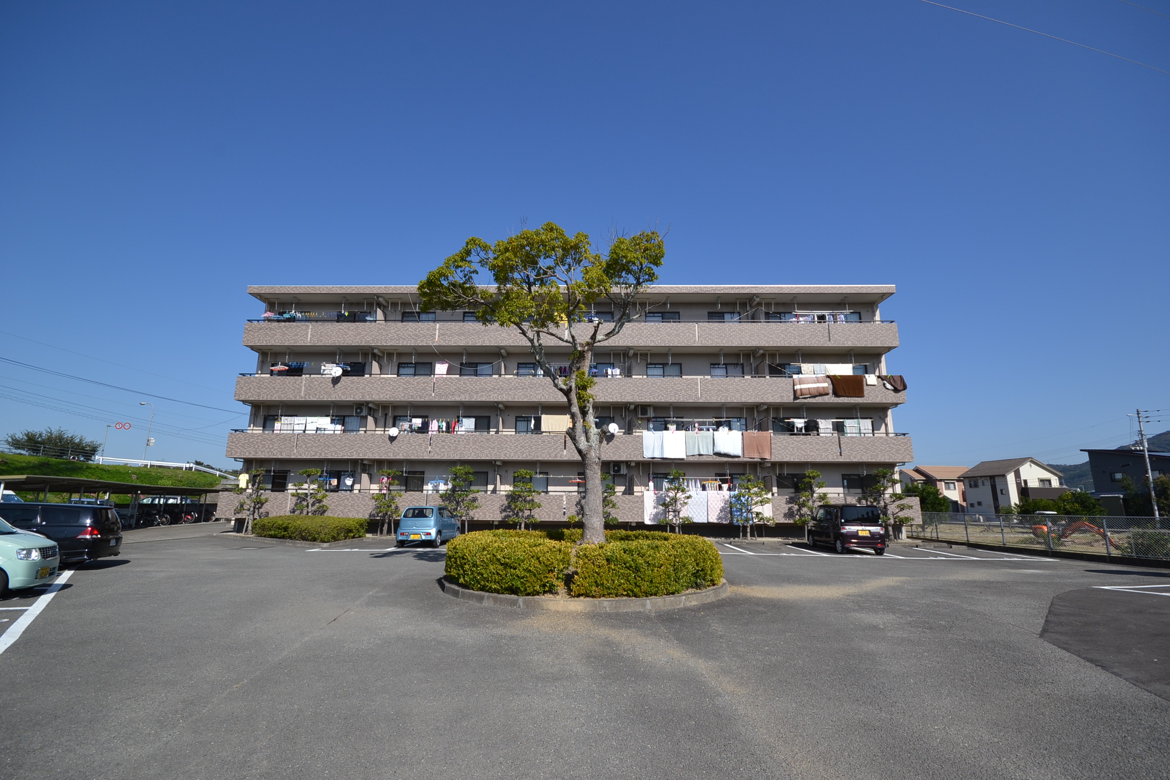 徳島市名東町のマンションの建物外観