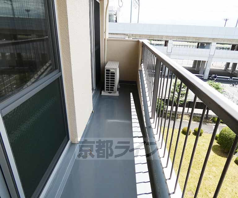 【京都市伏見区納所町のマンションのバルコニー】