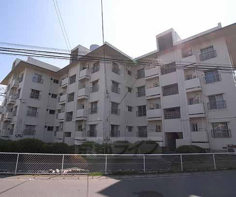 京都市伏見区納所町のマンションの建物外観