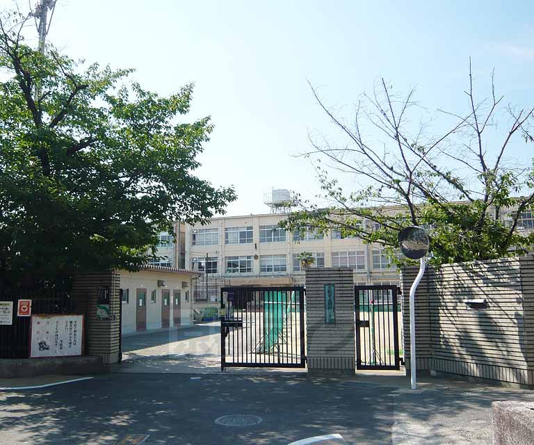 【京都市伏見区納所町のマンションの小学校】