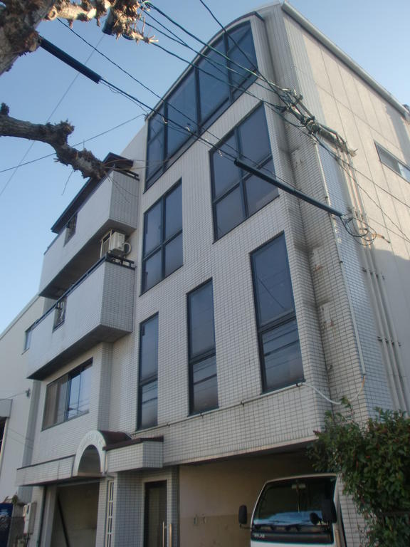 名古屋市昭和区安田通のマンションの建物外観