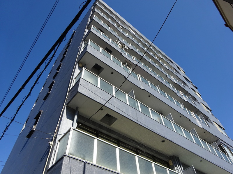 横浜市西区久保町のマンションの建物外観