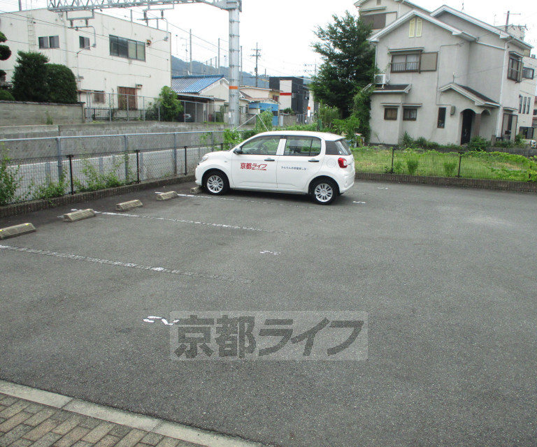 【レオパレスＨＩＲＯＳＨＩＢＡの駐車場】