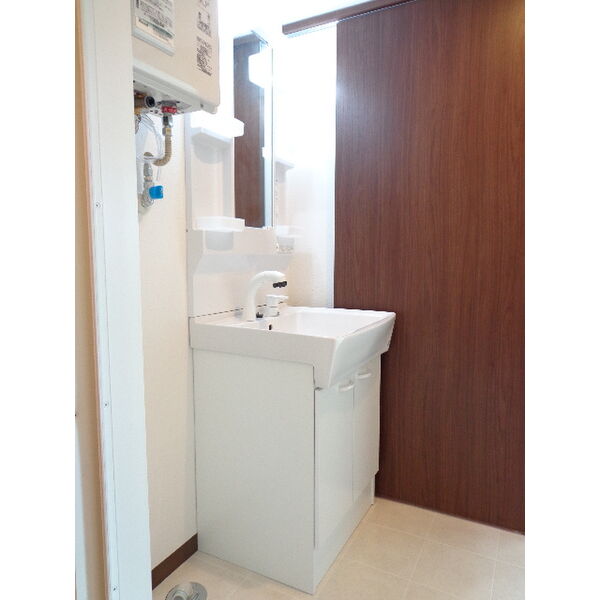 洗面設備　忙しい朝にうれしいシャンプードレッサー付きです♪