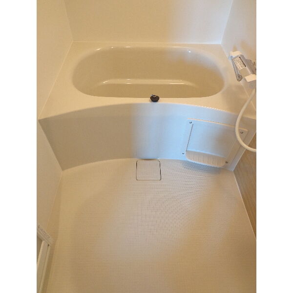 バス・シャワールーム　浴槽、洗い場ともにゆったりとしたバスルーム♪