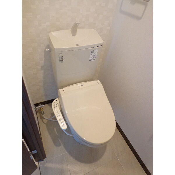 トイレ　あったらうれしいウォシュレット付き♪