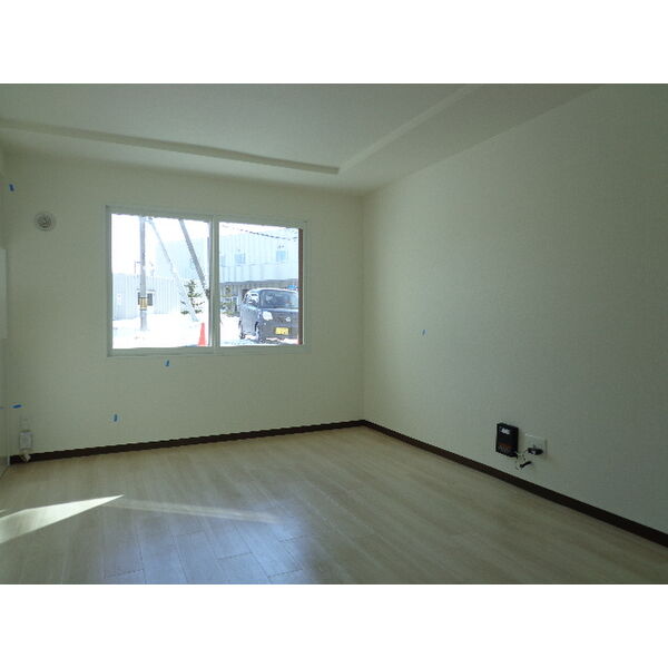 居室・リビング　白を基調としたシンプルなリビングです♪