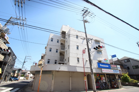 広島市中区江波二本松のマンションの建物外観