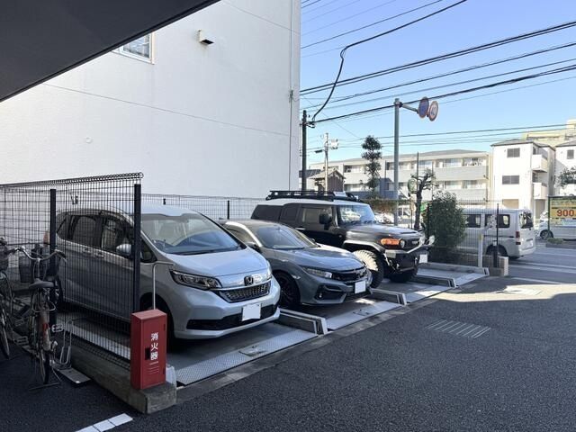 【川口市西青木のマンションの駐車場】