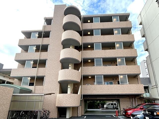 川口市西青木のマンションの建物外観