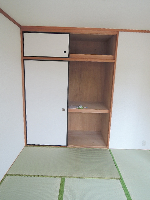 収納　高さと奥行きのある和室の収納