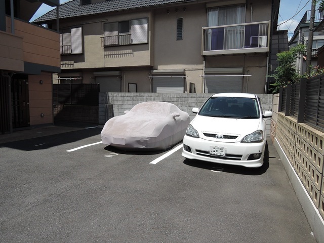 【ラフレシール市川の駐車場】