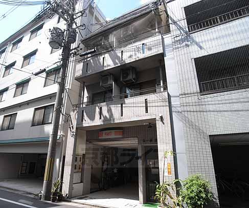 京都市下京区粉川町のマンションの建物外観