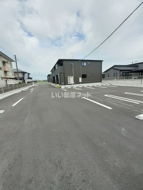 【八代市高島町のアパートの駐車場】