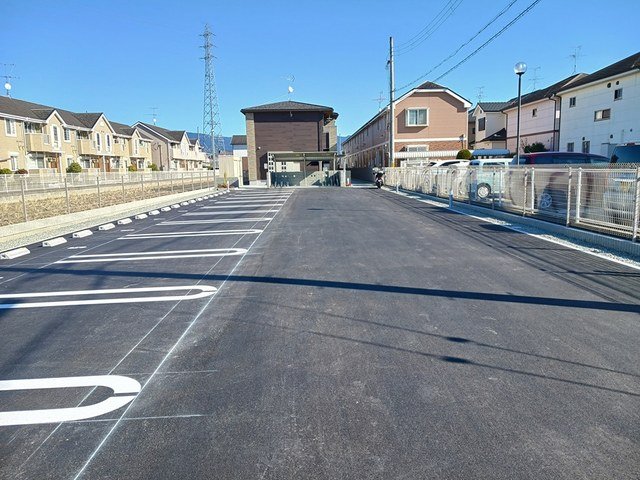 【磯城郡田原本町大字千代のアパートの駐車場】