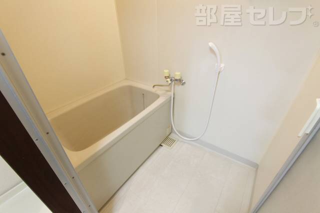 バス・シャワールーム　※２０２号室のお部屋です。