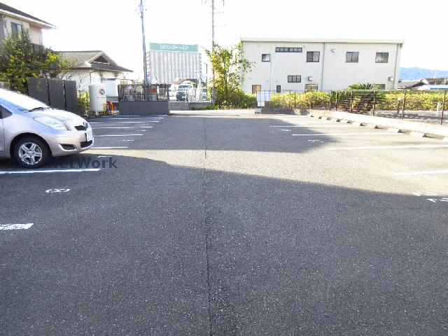 駐車場　駐車場