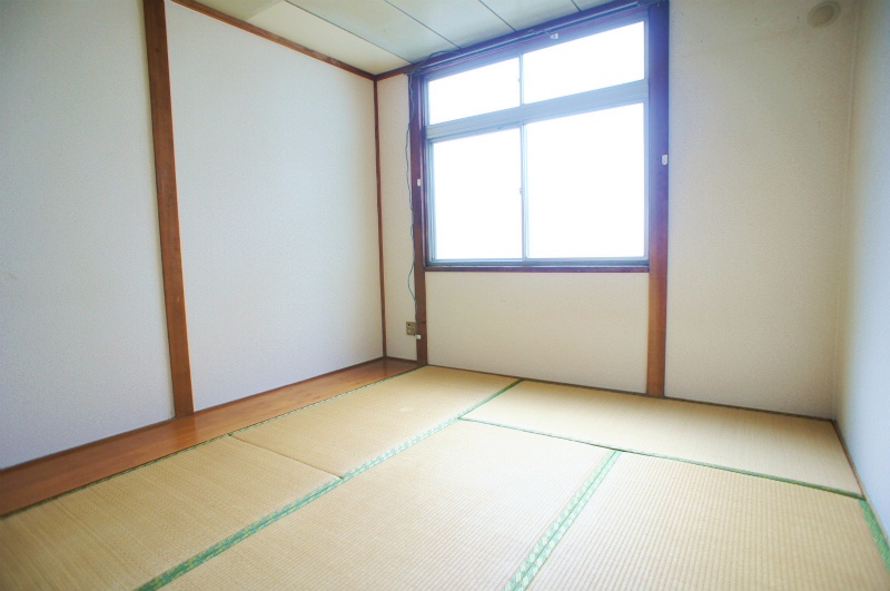 居室・リビング　こちらの居間で趣味の時間をお楽しみください