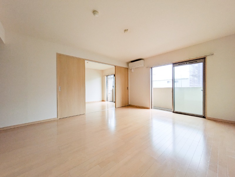 居室・リビング　図面と現状に相違がある場合には現状を優先