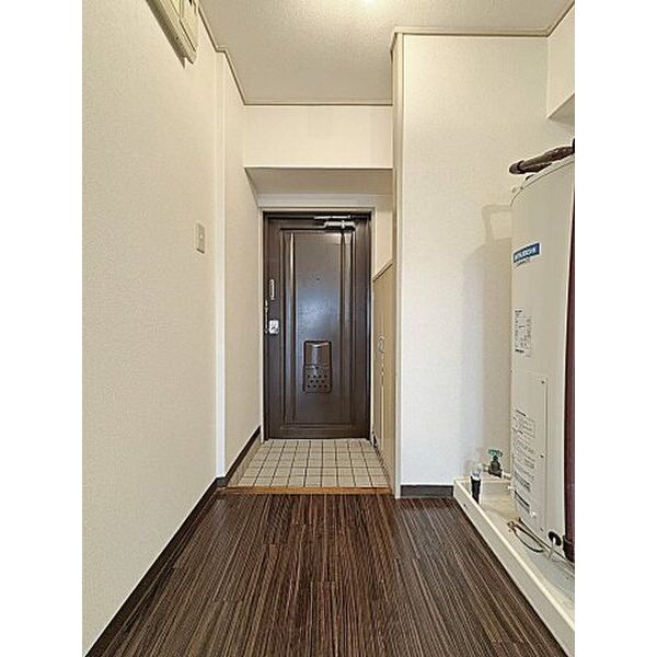 玄関　【その他】ドラッグスギヤマ白壁店まで1185m