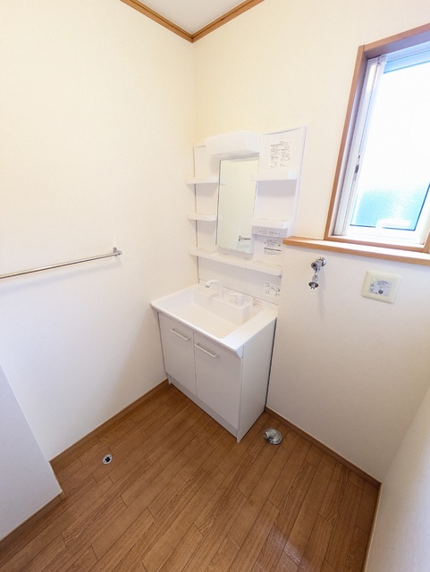 洗面設備　★★洗面所には身支度に便利な洗面化粧台があります♪★★