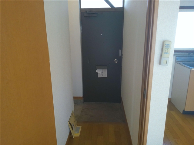 コーポかねよしA棟の玄関写真