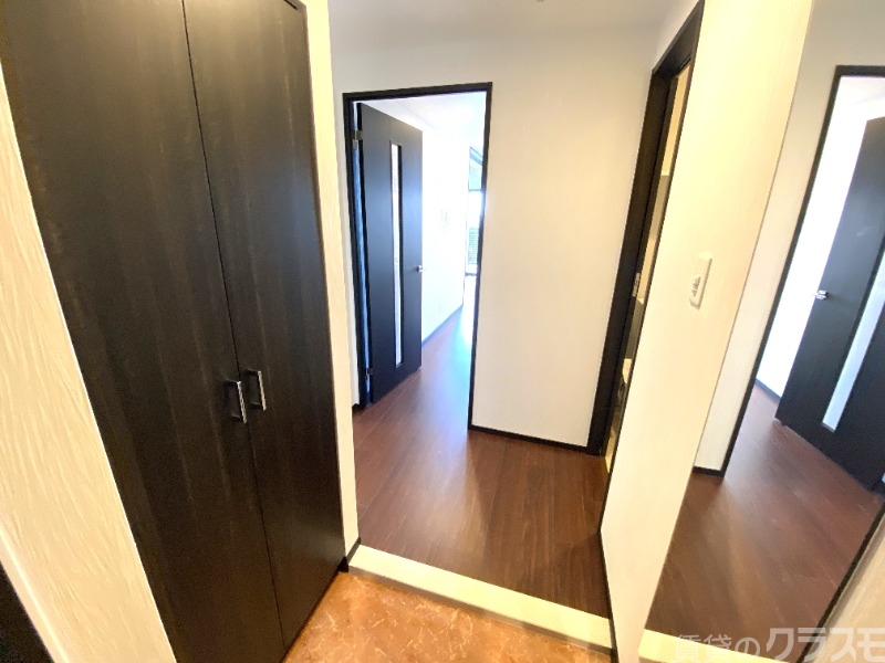 玄関　玄関を一歩入ると・・・こんな感じです。