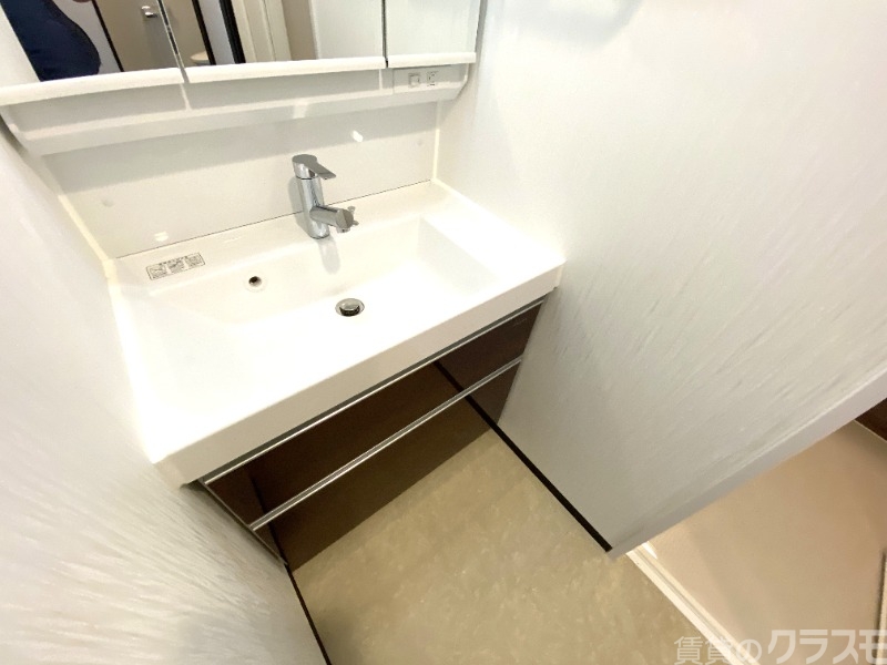 洗面設備　独立洗面台で朝の身だしなみもバッチリ♪