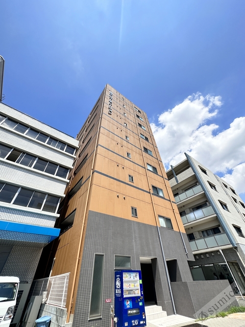 建物外観　大通りに面し日当たりのいいマンションです♪
