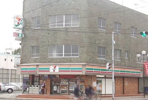 コンビニ　セブンイレブン（コンビニ）まで1300m