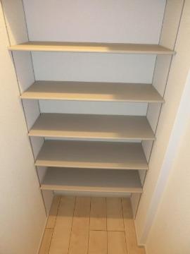 ヴィラ　収納　玄関収納（開）