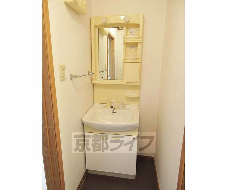 洗面設備　うれしい独立洗面台です