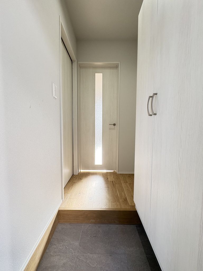 玄関　※建築中の写真です