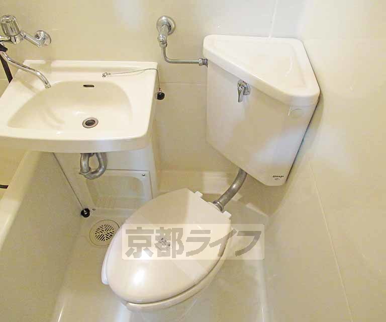 トイレ　シャワーでお掃除楽々です