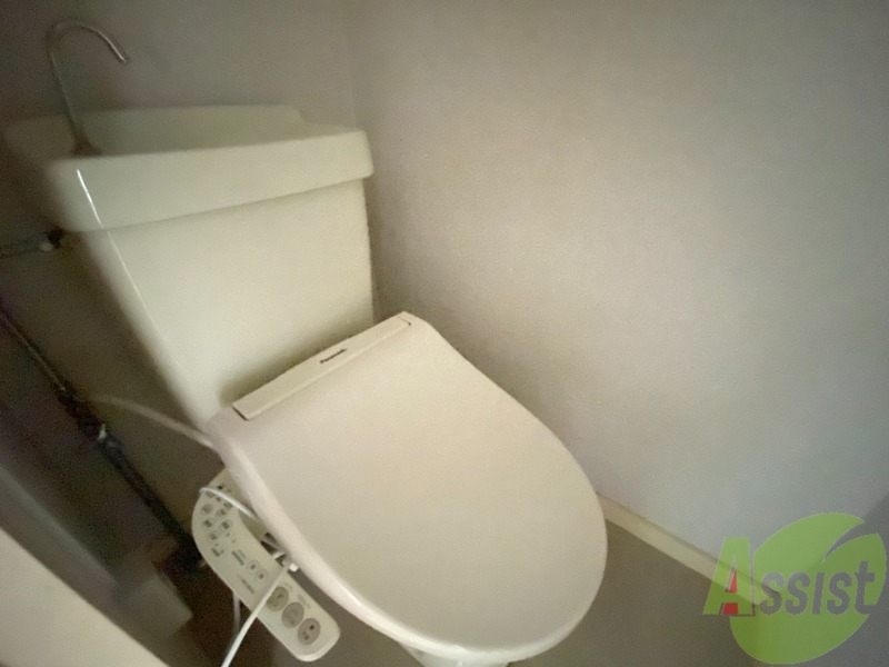 トイレ　嬉しいウォシュレット機能付きです。シャワートイレは便利ですね