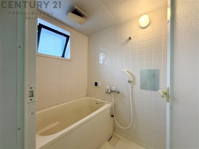 バス・シャワールーム　コンパクトで使いやすいお風呂です