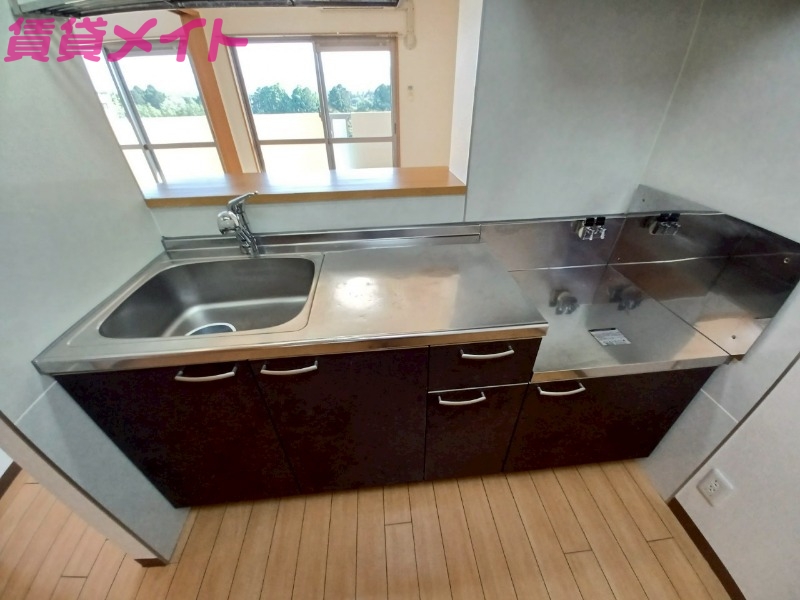 キッチン　同物件別部屋のお写真です。