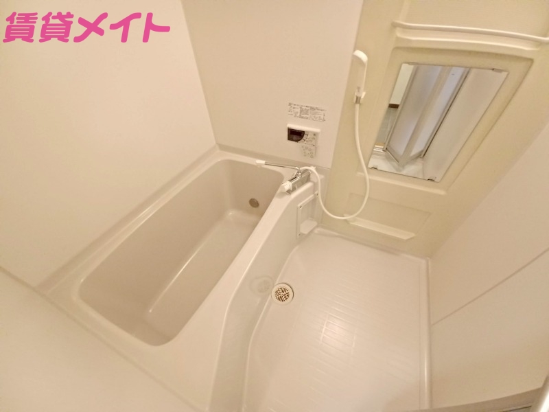 バス・シャワールーム　同物件別部屋のお写真です。