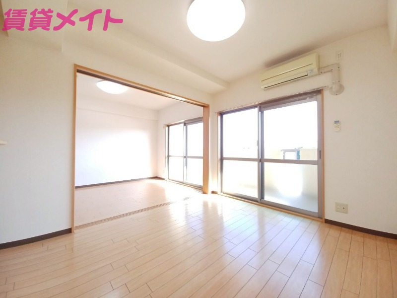 居室・リビング　同物件別部屋のお写真です。