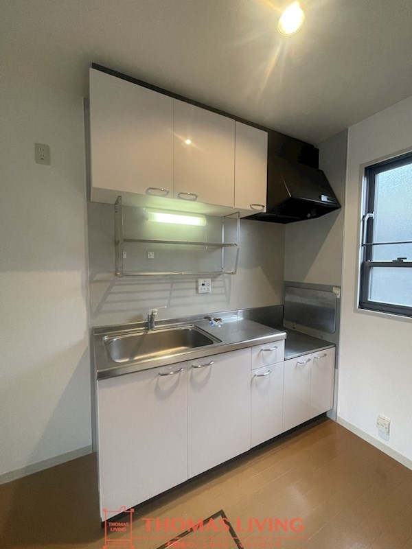 キッチン　窓があり換気も楽々です。