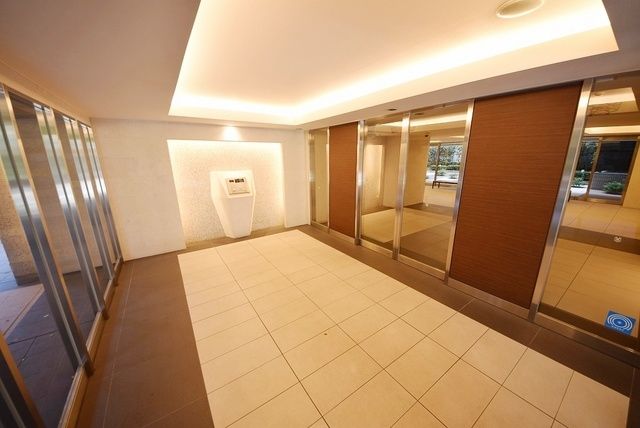 エントランス　お問合せは(株)タウンハウジングレジデンス事業部　赤坂店・…